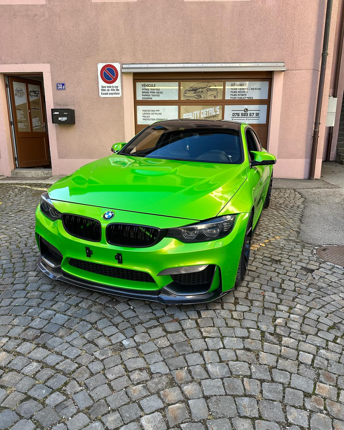 BMW M4 en covering vert
