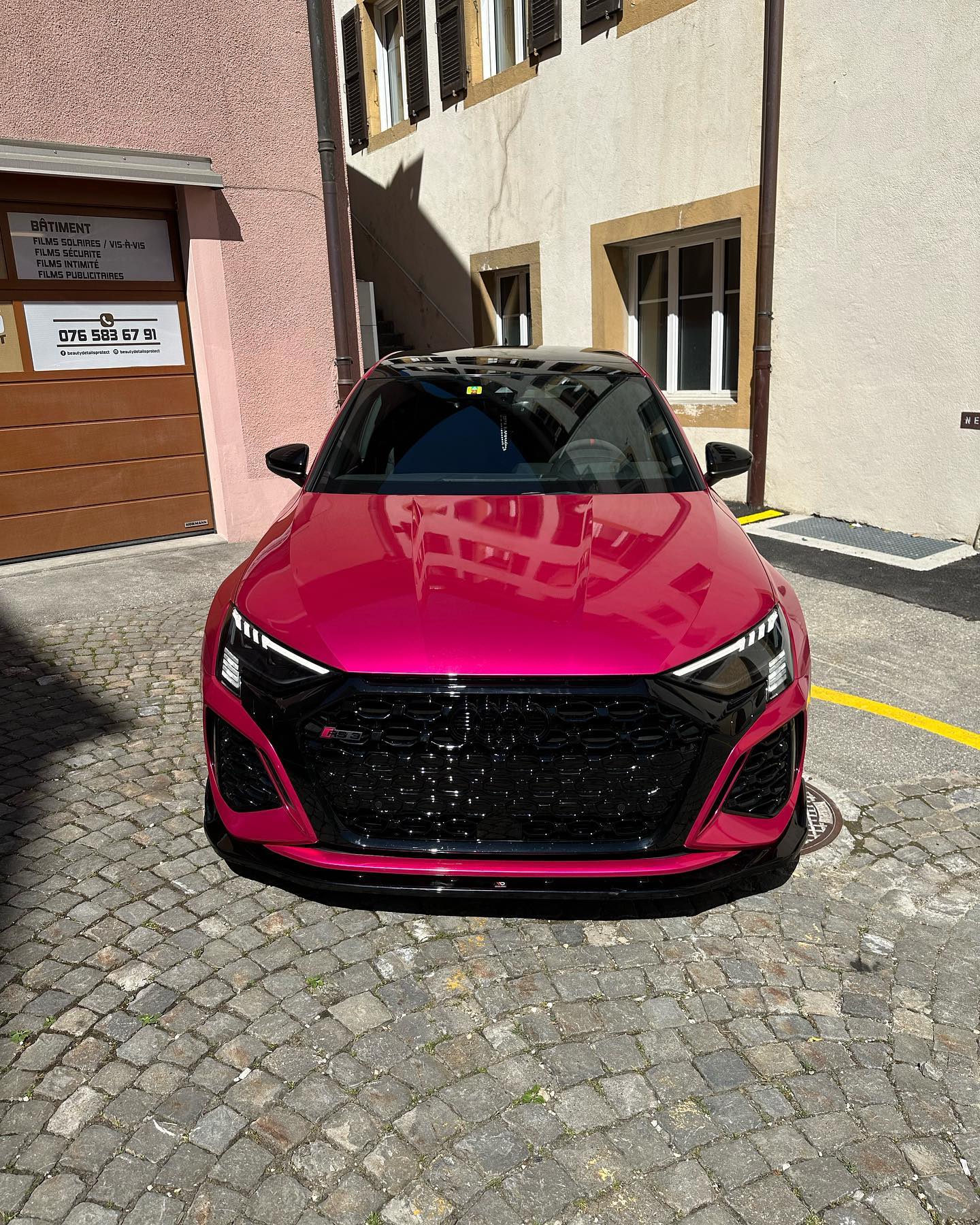 Audi RS3 en covering rose métallique