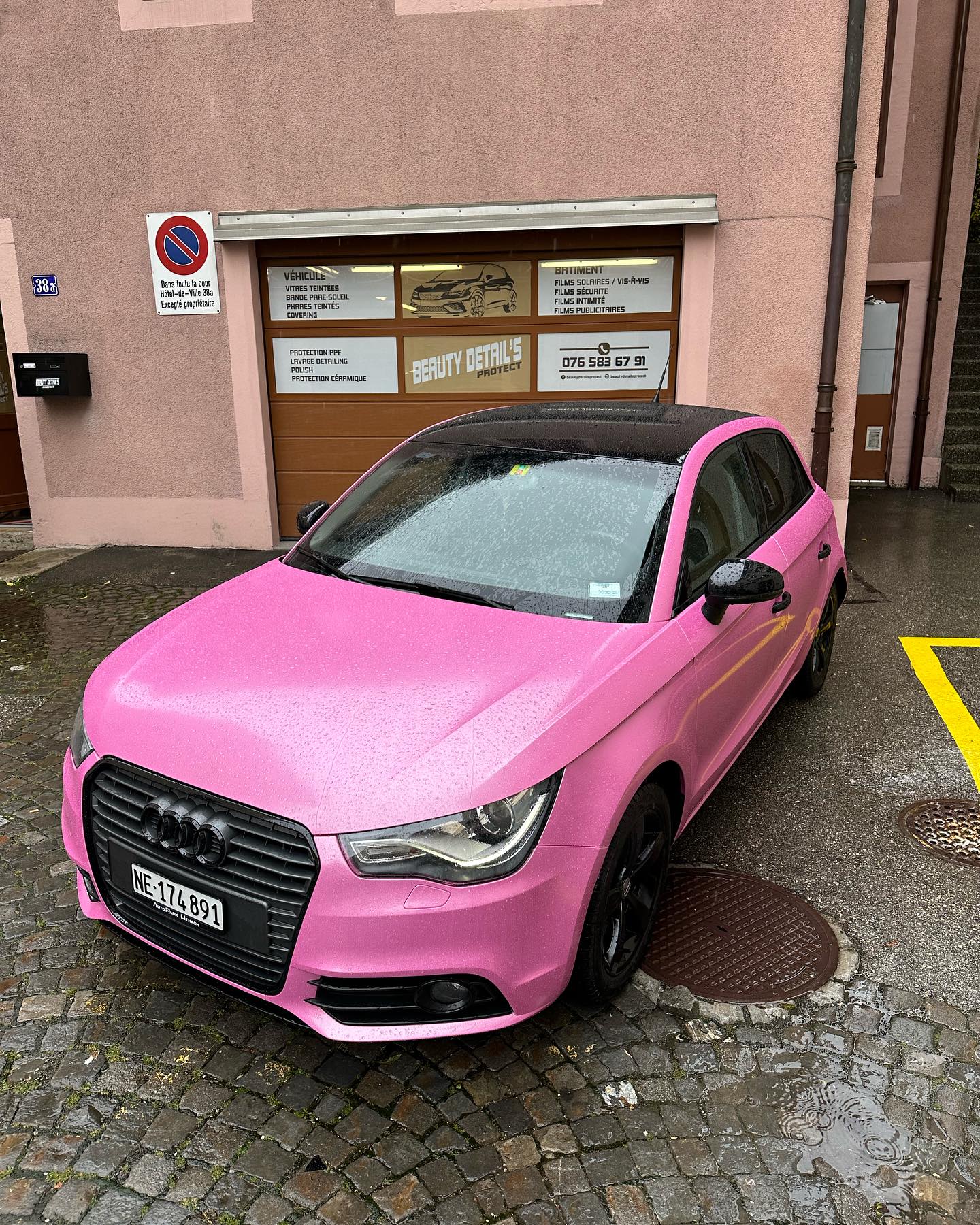 Audi A1 covering rose pailleté avec chrome delete