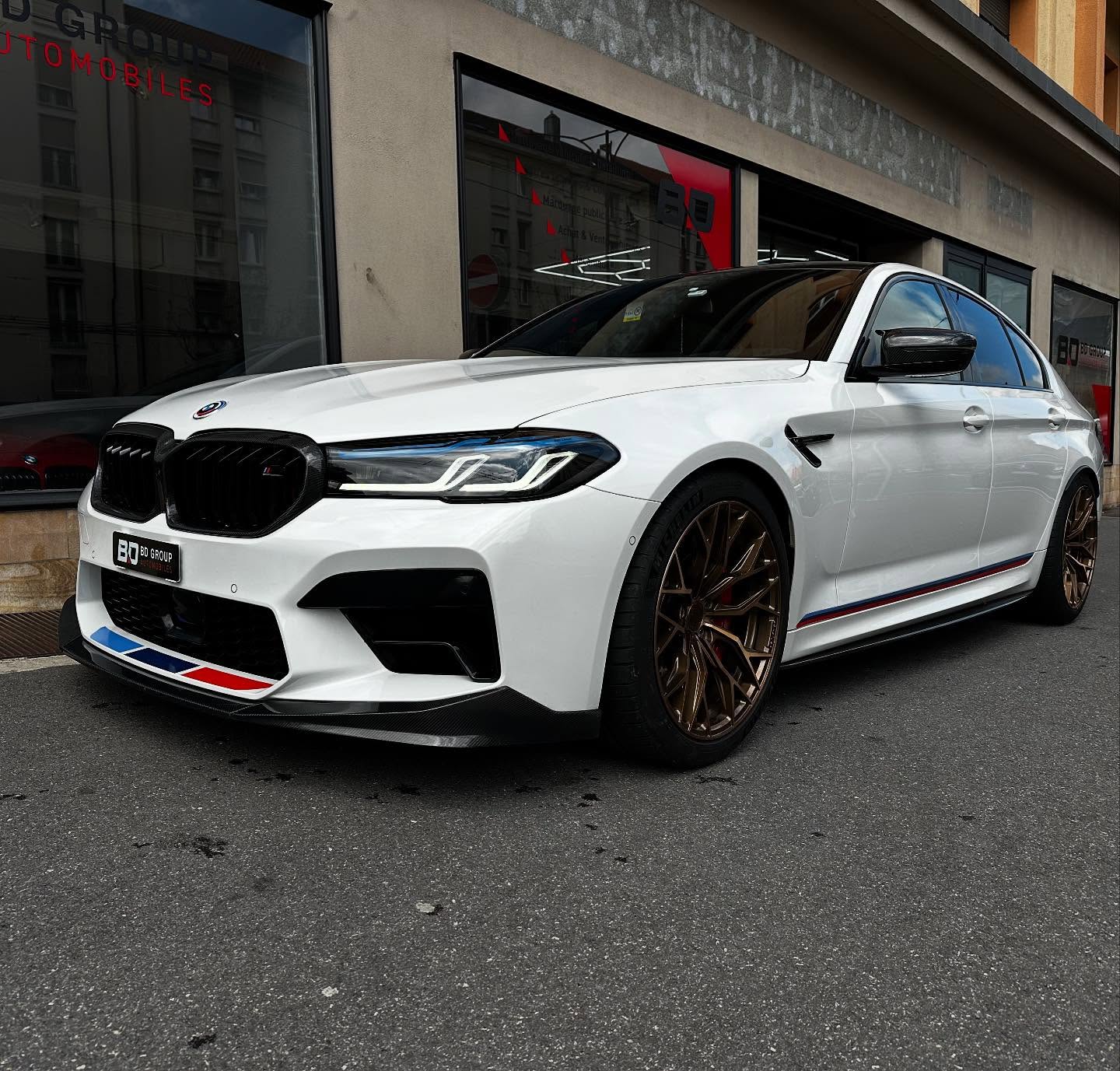 BMW M5 échappement Milltek et diffuseur carbone