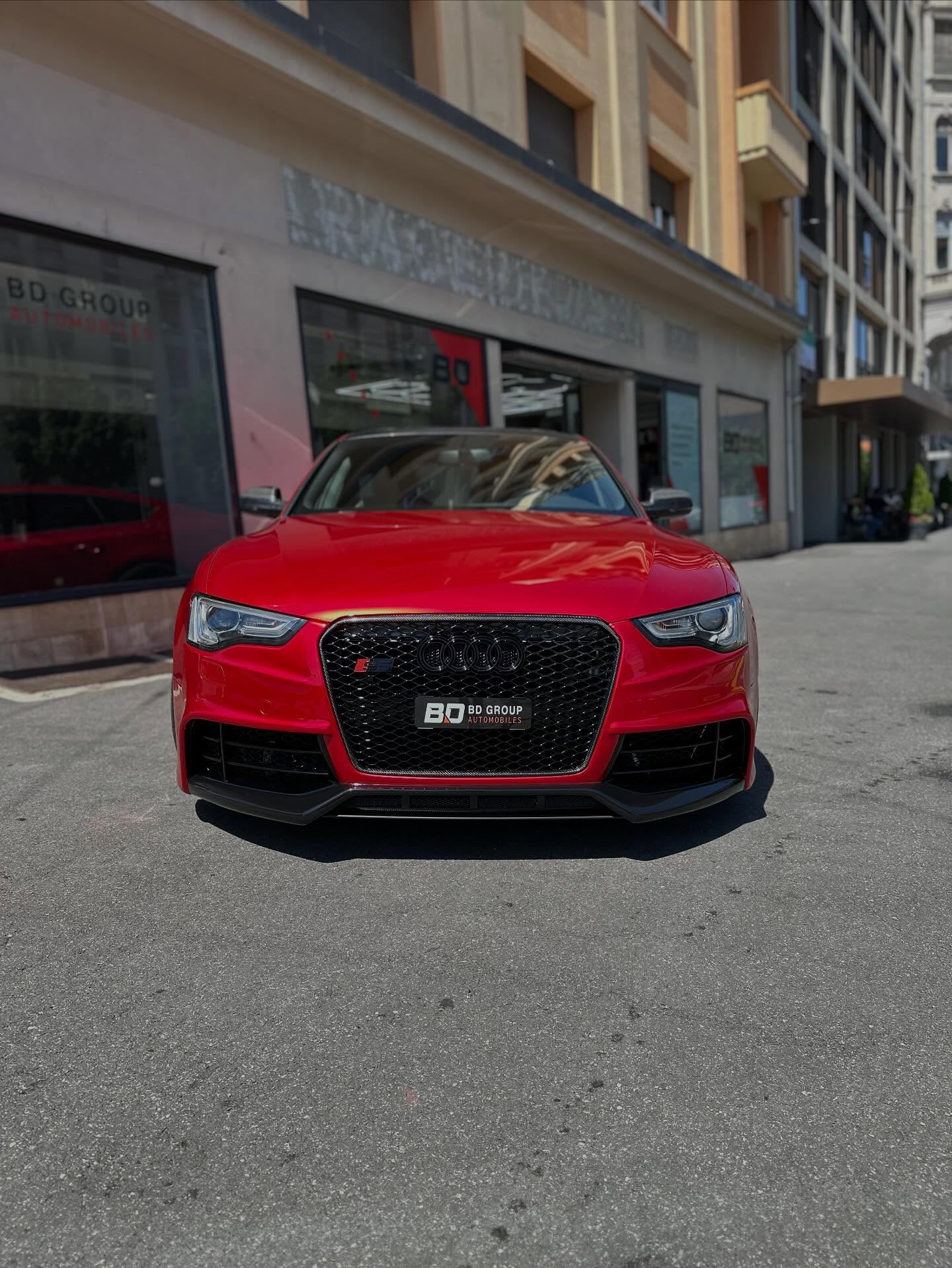 Audi covering rouge brillant avec toit carbone PPF